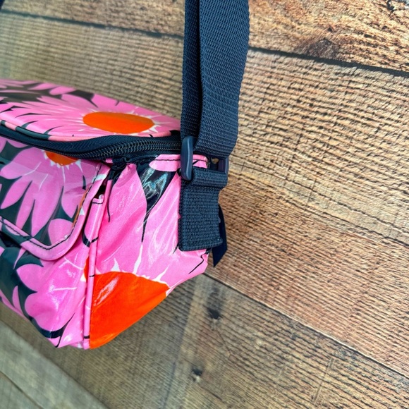 NWT Vera Bradley Retired Loves Me Insulated Lunch Bag - Picture 4 of 7